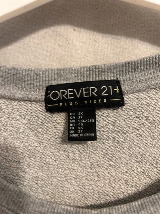 Forever 21 Plus Gray Crewneck Sweatshirt lighting bolt 2X lightweight plus size - Picture 7 of 9